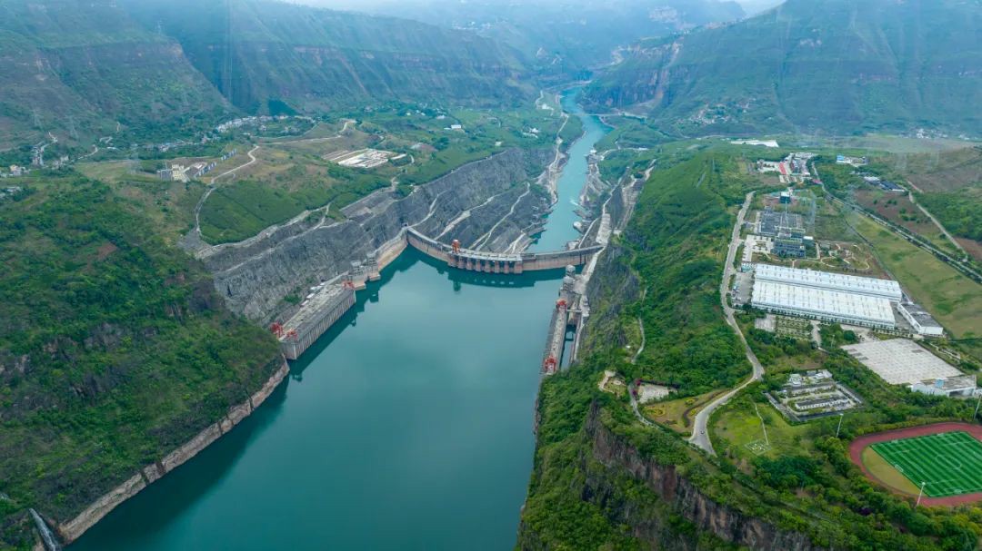 航拍溪洛渡水電站三峽集團首創地下洞室群圍巖穩定,變形控制實時監測